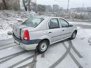 Dacia Logan (3 foto / 9)