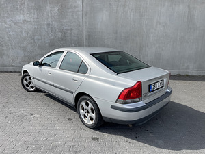 Volvo S60 (4 foto / 10)