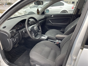 Volkswagen Passat (4 foto / 8)