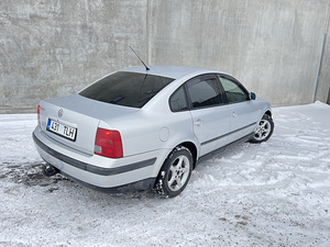 Volkswagen Passat (8 foto / 8)