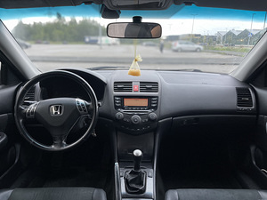 Honda Accord (7 foto / 10)