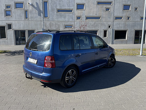 Volswagen Touran (5 foto / 10)