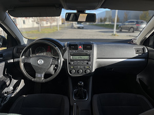 Volkswagen Golf (6 foto / 8)