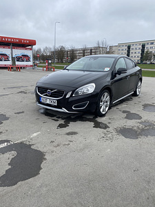 Volvo S60 City Safety 2.0 R5 D3 120kW (2 foto / 14)