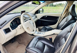 Volvo XC70 Momentum 2.4 D5 136kW (11 foto / 14)