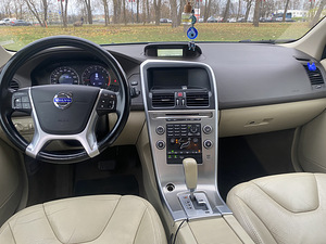 Volvo XC60 2.4 D5 120 kw (13 foto / 15)