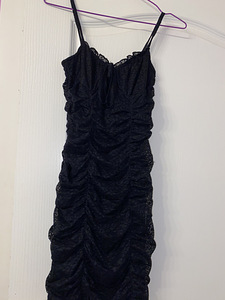 Черное обтягивающие платье