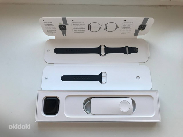 Apple Watch Series SE 40mm Space Grey Case / Midnight Band (foto #1)