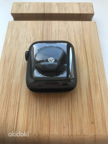 Apple Watch Series SE 40mm Space Grey Case / Midnight Band (foto #2)
