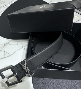 Saint Laurent (2 фото из 8)