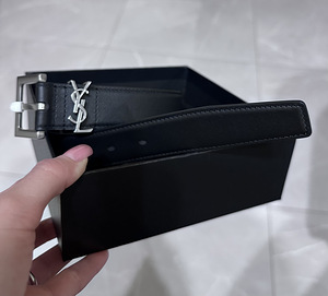 Saint Laurent (5 фото из 8)
