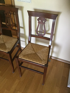 Деревянный стул (1 фото из 2)