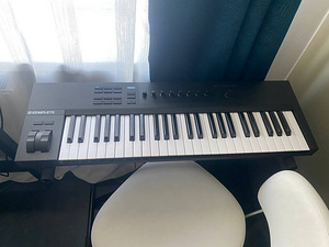 KOMPLETE KONTROL A49 MIDI/USB klaver (2 foto / 2)