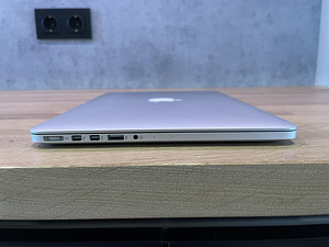 Macbook Pro 13 early 2015 (Retina, 8GB, 256GB) + Henge Dock (4 foto / 9)