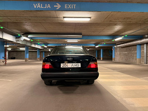 Mercedes Benz 300E (6 foto / 14)