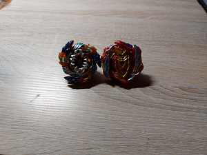 Beyblade takara tomy (2 foto / 4)