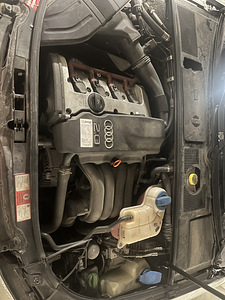 Audi A4 2003 Бензин (6 фото из 11)