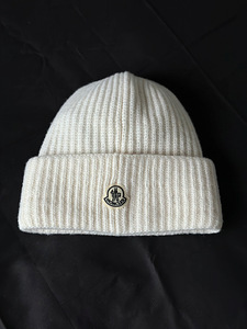 Moncler Men’s Genius x Fragment Beanie in Off White (2 foto / 2)