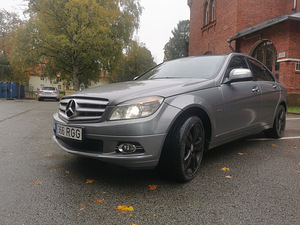 Mercedes-Benz C320 (1 foto / 7)