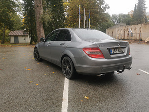 Mercedes-Benz C320 (4 foto / 7)