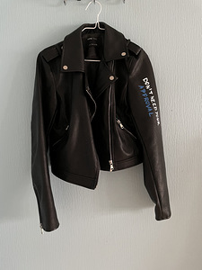 Чёрная кожаная куртка, размер s