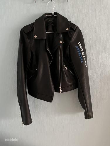 Чёрная кожаная куртка, размер s (фото #1)