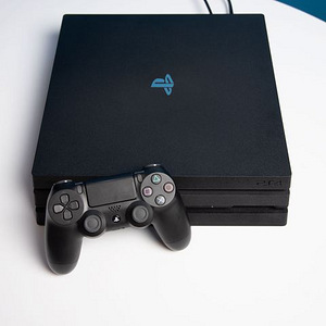 Ps4 pro 1 Тб +2 игры (1 фото из 1)