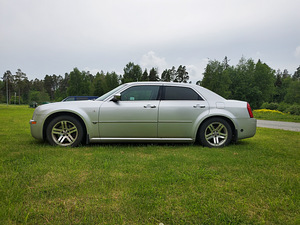 Chrysler 300C с газовым двигателем (4 фото из 10)