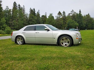 Chrysler 300C с газовым двигателем (6 фото из 10)