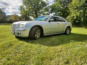 Chrysler 300C с газовым двигателем (10 фото из 10)