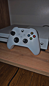 XBOX One S 1TB + 1 pult (2 foto / 2)