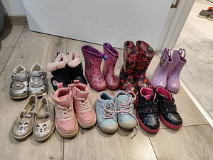 Туфли для девочек 21-23. 15€ вместе.