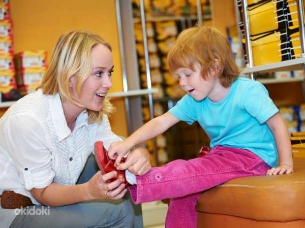 ТРЕБУЕТСЯ продавец - консультант в магазин детской обуви (фото #1)