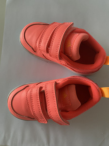 Кроссовки Adidas (2 фото из 2)