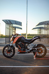 KTM DUKE 125 (7 фото из 10)