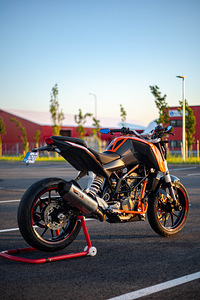 KTM DUKE 125 (9 фото из 10)