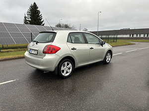 Toyota Auris 2007a. 1.6 bensiin (3 foto / 12)