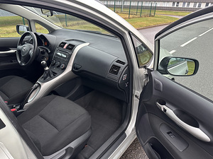 Toyota Auris 2007a. 1.6 bensiin (7 foto / 12)