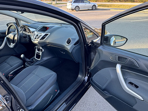 Ford Fiesta 1.6D, 2011a. (9 foto / 15)
