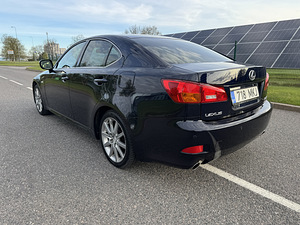 Lexus IS250 (5 фото из 15)