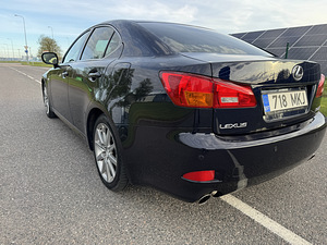 Lexus IS250 (6 фото из 15)