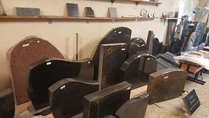 Памятники и ограды (5 фото из 10)