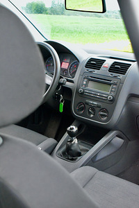 VOLKSVAGEN GOLF 2004 (9 foto / 10)