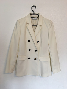 Молочно-белый пиджак (6 фото из 6)