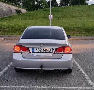 Honda Civic 1.8 103kw 2010 (3 foto / 10)