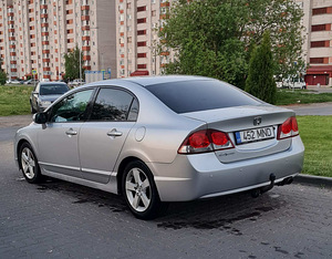 Honda Civic 1.8 103kw 2010 (7 foto / 10)
