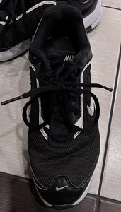 NIKE (3 foto / 4)