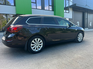 OPEL ASTRA SPORTS TOURER 2011 (2 foto / 6)