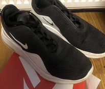 Продам Nike AIR MAX MOTION 2