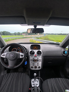 Opel corsa 1.2 (6 foto / 6)